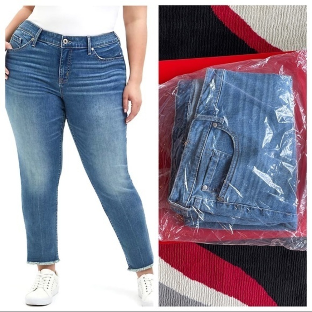 Torrid 26 New Light Blue Wash Boyfriend Straight Vintage Stretch Denim Jeans